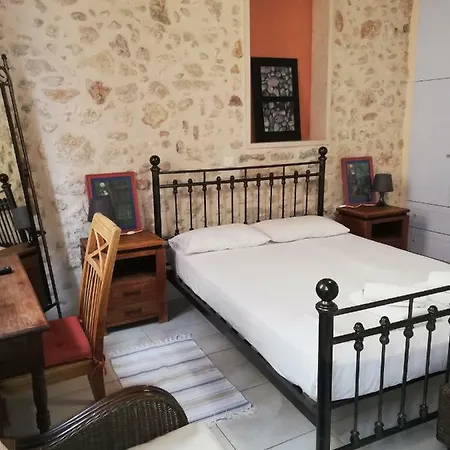 Nakli Traditional Rethymno