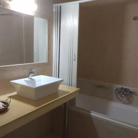 Nakli Traditional Apartment *